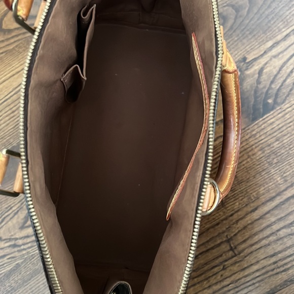 USED Louis Vuitton handbag. - Picture 6 of 7